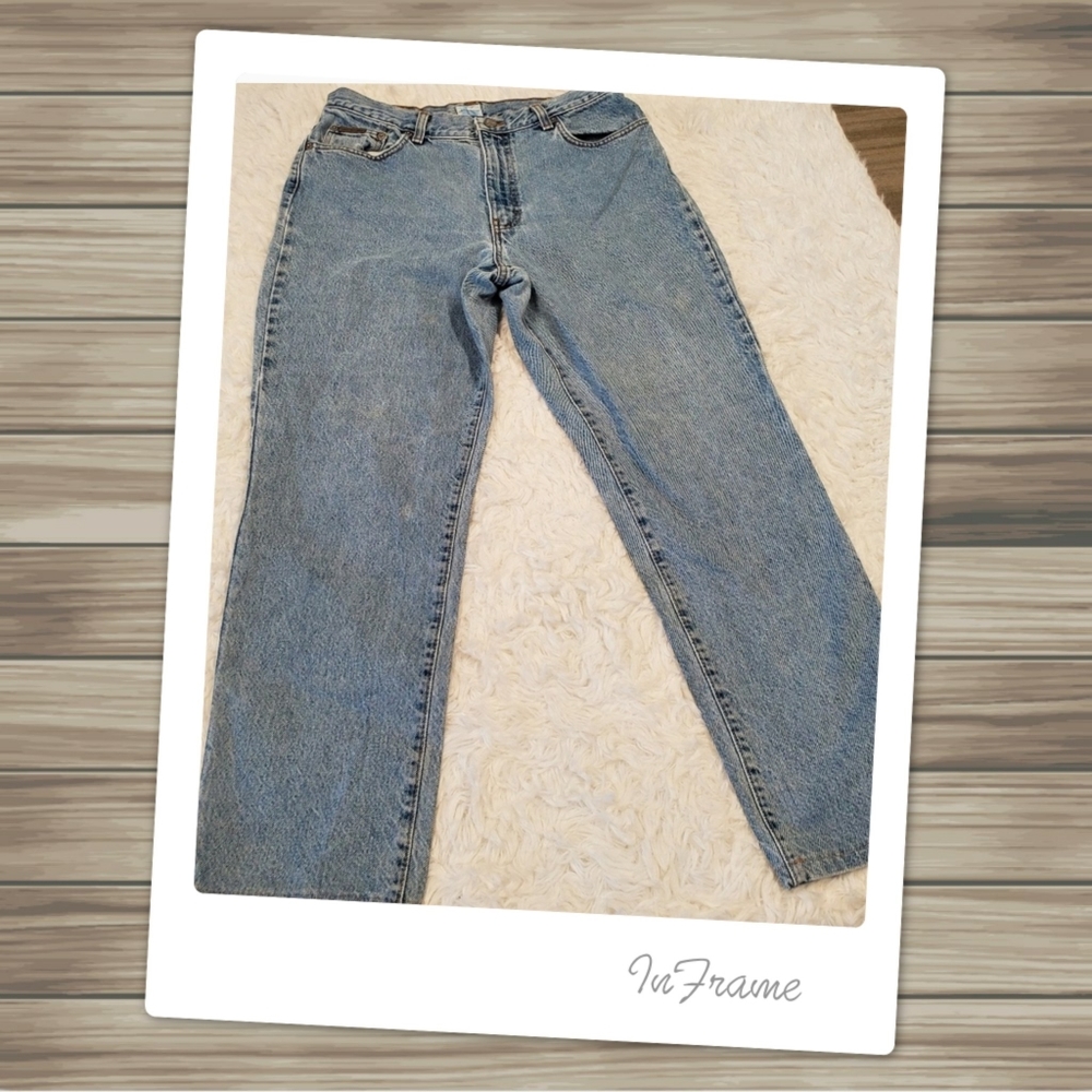 Calvin Klein Mom Stonewashed Jeans